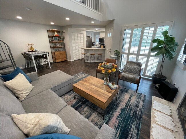Building Photo - **Coming Soon** 2-Level Loft Condo with Re...