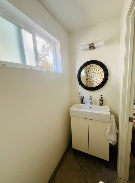 Half bath. - 1248 Marthas Vineyard Ct