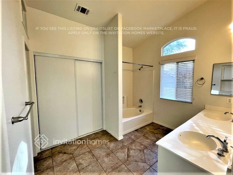 Building Photo - 23842 Sweet Pea Ct