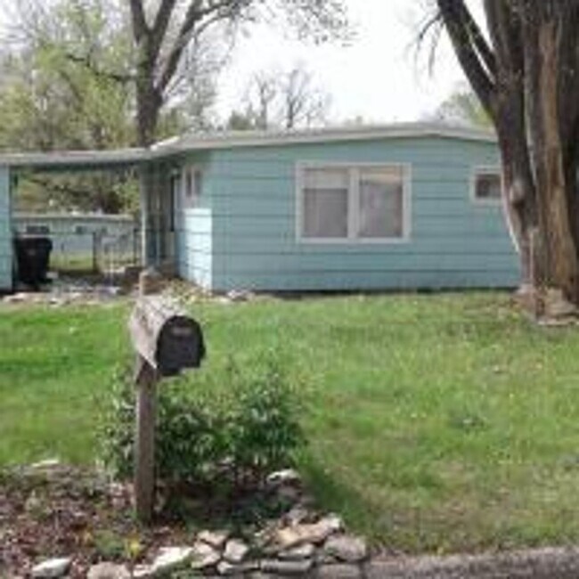 Building Photo - 3 bedroom 1 bath in Southwest Topeka
