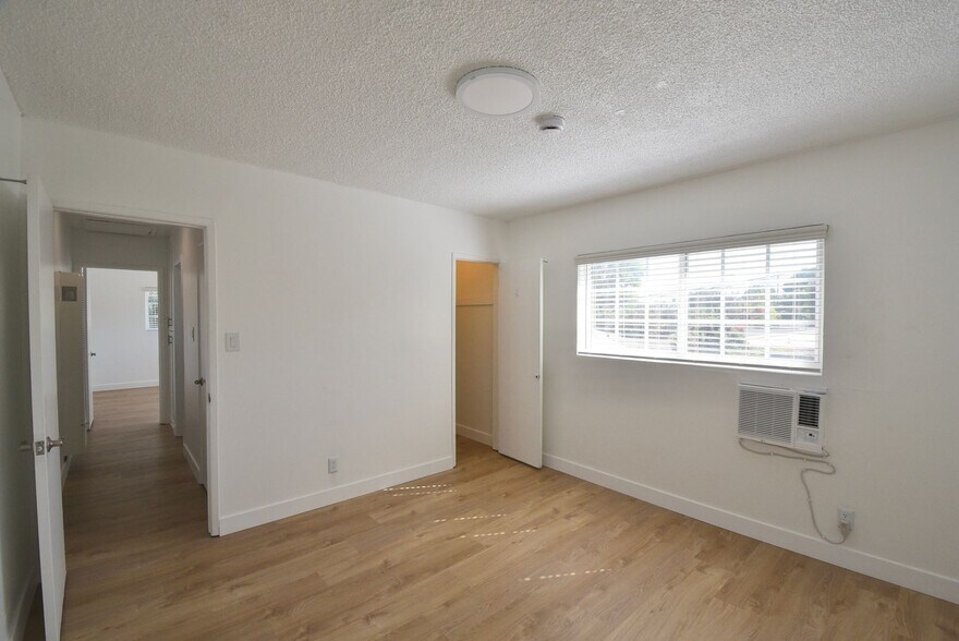 Building Photo - 5734 Hazeltine Ave