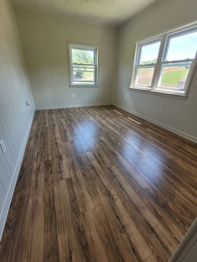 Building Photo - 46 Tritch Ln