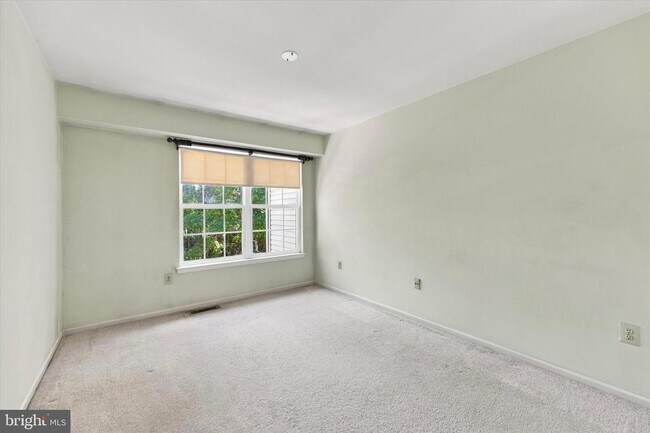 Building Photo - 722 Gilbert Pl