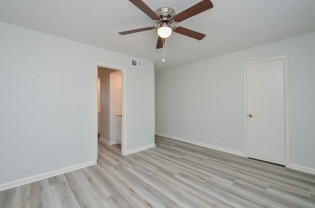 Building Photo - 8101 Amelia Rd