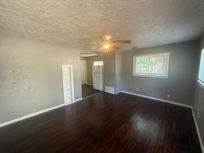 Building Photo - Cute one bed one bath close to all things Norman!