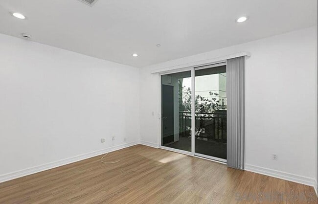 Building Photo - 525 Eleventh Ave