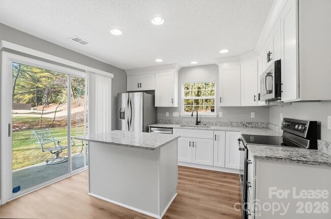 Building Photo - 1760 Forest Side Ln