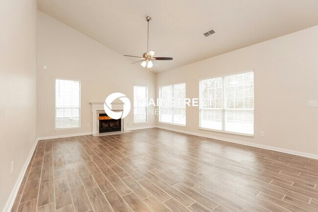 Building Photo - 3 Bedroom Pet-Friendly Home in ANTIOCH, TN with Main Street Renewal