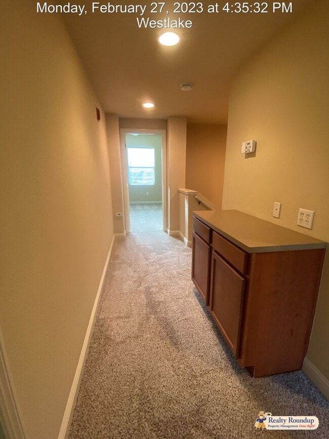 Building Photo - Pristine Condo with New Carpet and Dual Master Suites