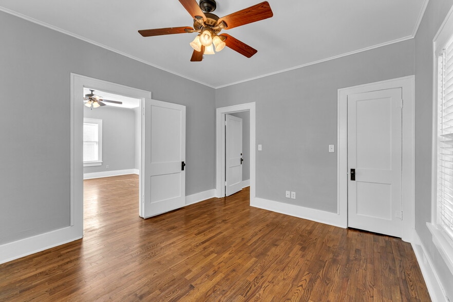 Building Photo - 811 N Lindell Ave