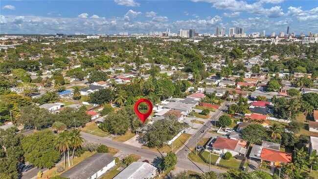 Building Photo - 709 SW 7th Ave