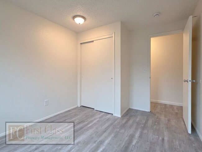 Building Photo - 1760 NE 24th Ave