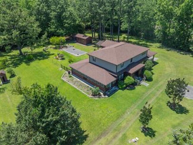 Building Photo - Uniquely breathtaking custom home with in-law suite on almost 4 acres