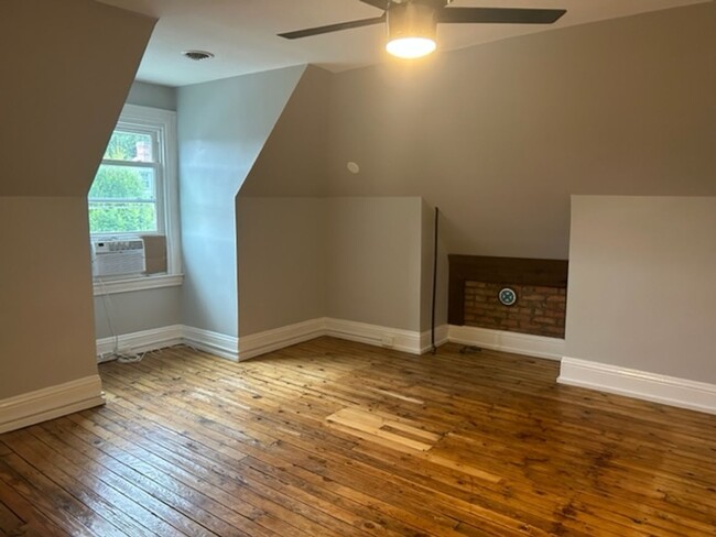 Building Photo - 5533 Black St