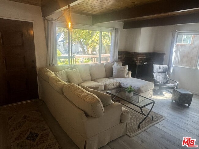 Building Photo - 672 Holmes Ln