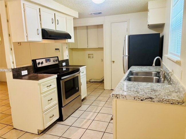 Building Photo - 1206 Tartan Ln