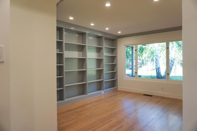 Building Photo - 30 Genevra Rd