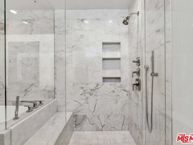 Building Photo - 1100 Alta Loma Rd