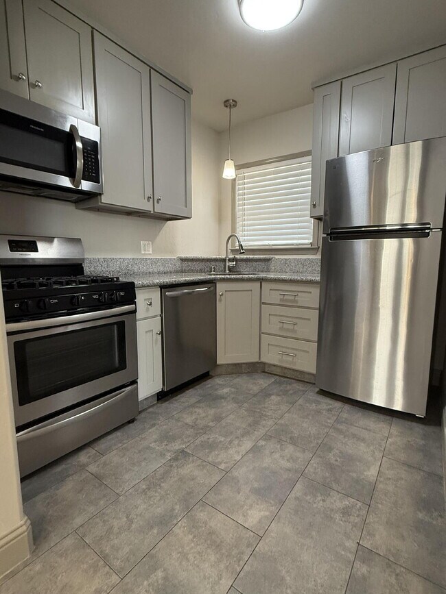 Building Photo - MOVE IN SPECIAL ***Reduced application fee...