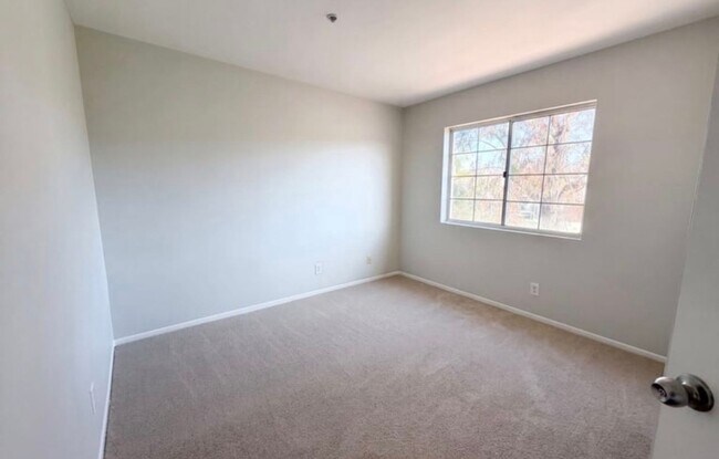 Building Photo - Charming 4BR House in Rialto