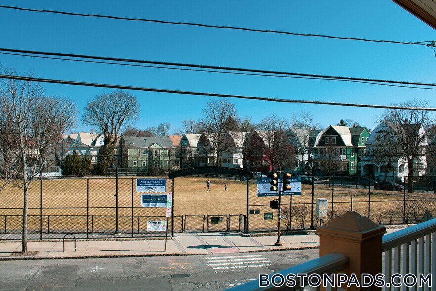 Building Photo - 116-118 Holland St.