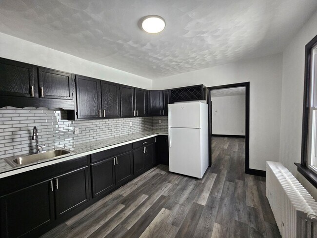 Building Photo - Fully Updated 3 bedroom 1 bath house for rent in the South Side Flats