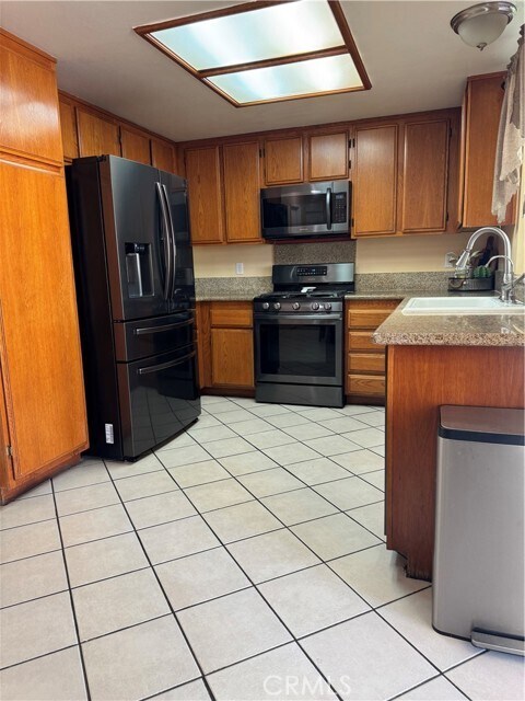 Building Photo - 15762 Orchid Ave