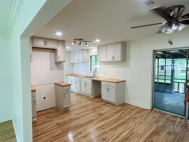 Building Photo - 810 Louis Wilson Dr
