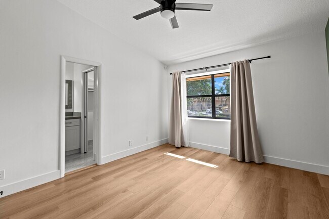 Building Photo - 3783 Carambola Cir N