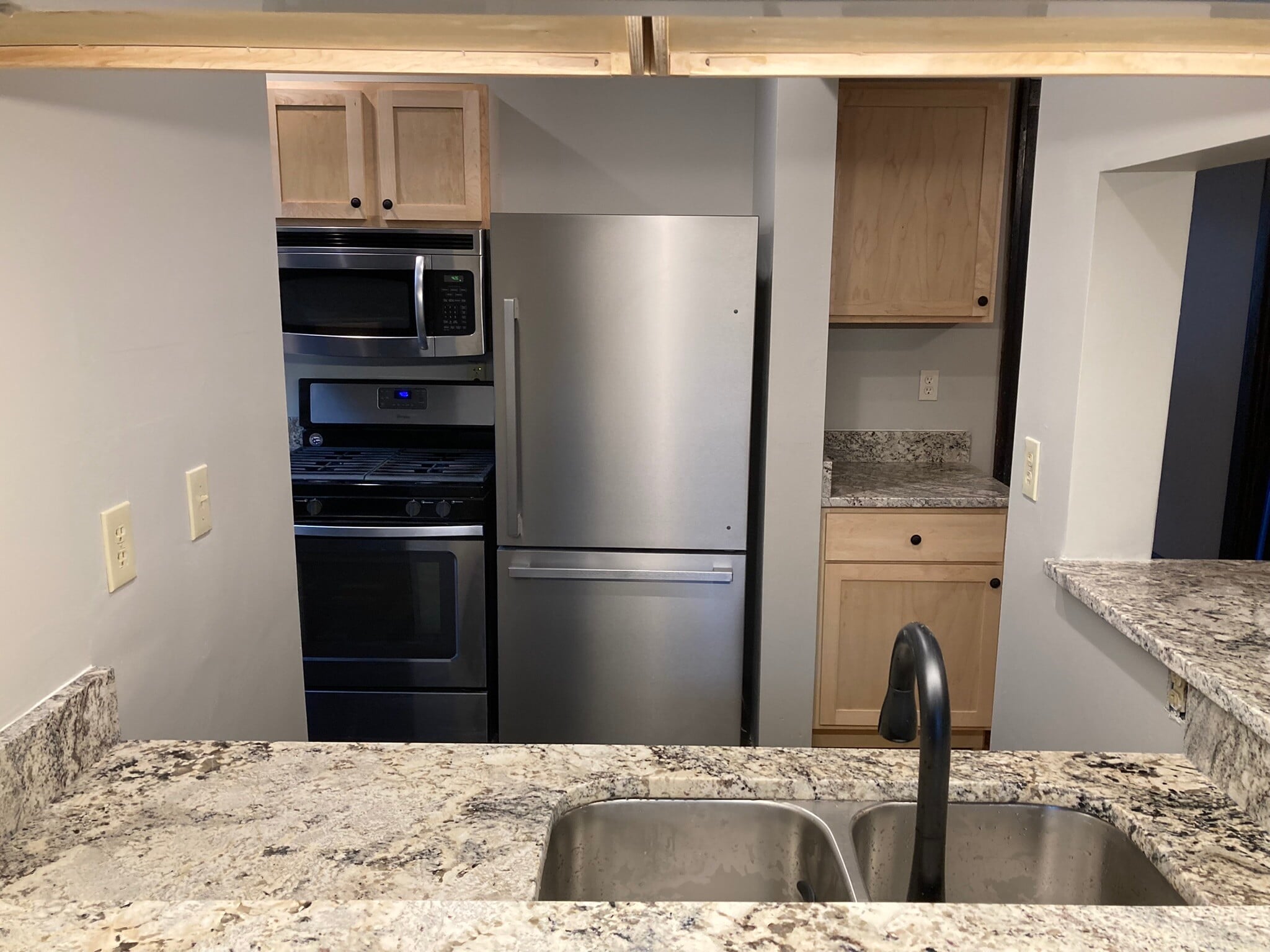 Gas stove, new stainless fridge with ice maker - 1122 Holman Ave