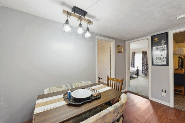 Building Photo - Charming, Fully Finished, 2 Bedroom Home w...