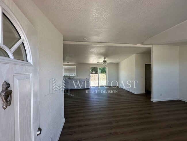 Building Photo - 41644 Valencia Way