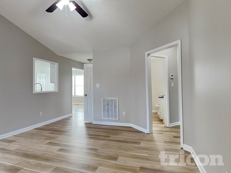 Building Photo - 121 Quiet Refuge Ln