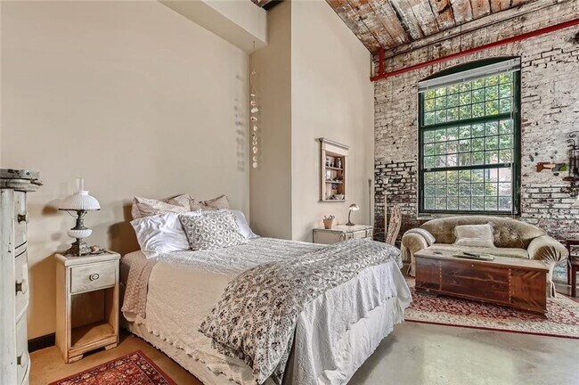 Building Photo - 170 Boulevard SE