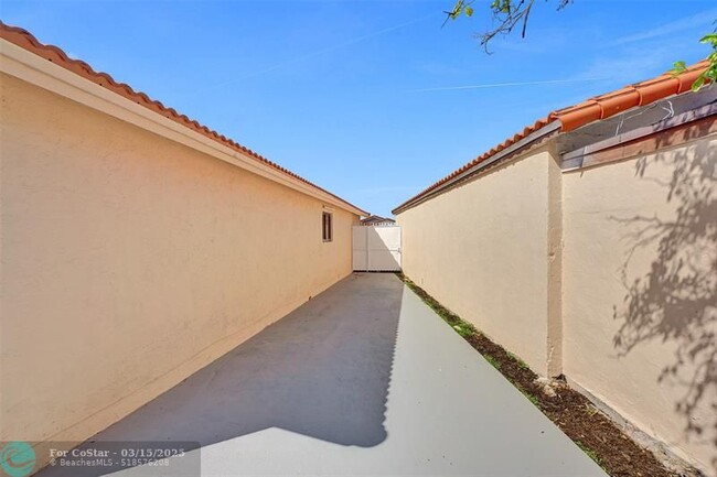 Building Photo - 2614 W 65th St