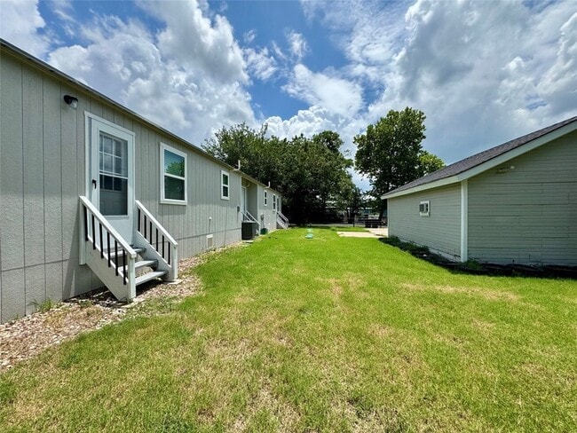 Building Photo - 5777 Co Rd 927