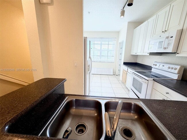 Building Photo - 1751 NE 6th St