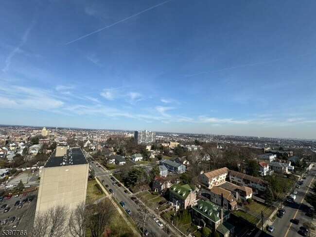 Building Photo - 285 Aycrigg Ave