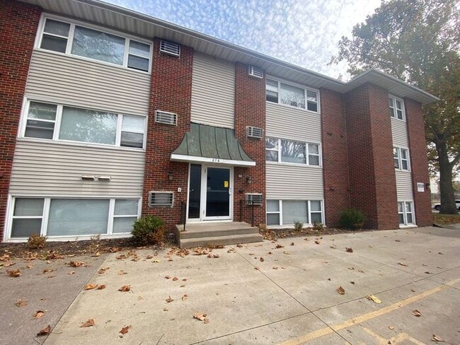 Primary Photo - $1,300 | 2 Bedroom, 1 Bathroom Apartment |...
