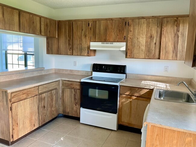 Building Photo - 680 SW Veronica Ave