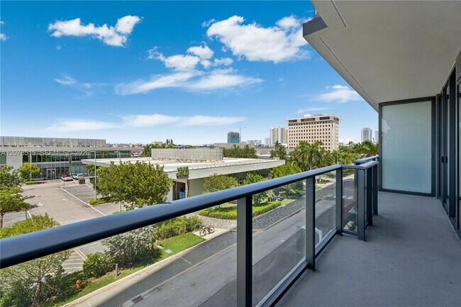 Building Photo - 1170 E Hallandale Beach Blvd