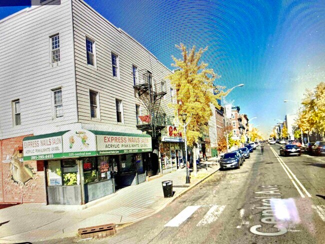 Building Photo - 325 Central Ave