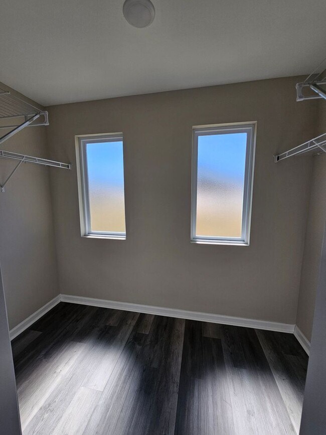 Building Photo - 1st Month Free!!