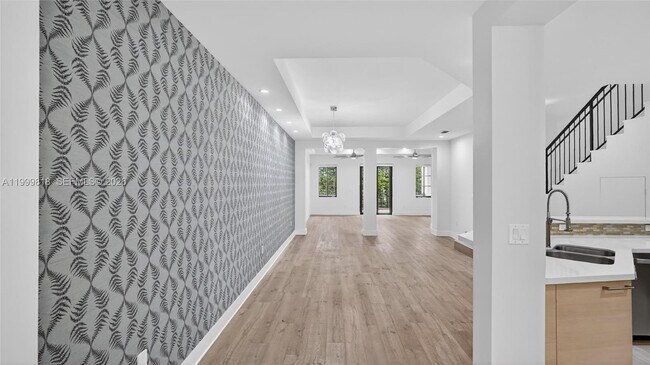 Building Photo - 622 Malaga Ave