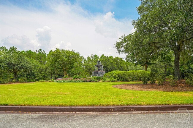 Building Photo - 109 Binscombe Ln