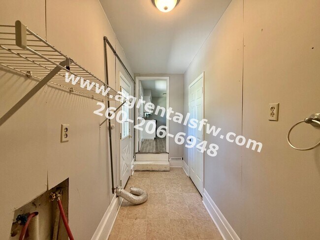 Building Photo - 5037 Brook Dr