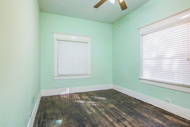 Building Photo - 11844 13th St