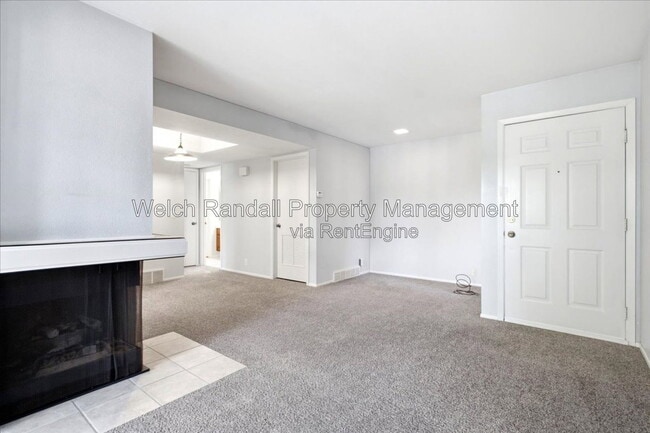 Building Photo - 6871 Countrywoods Cir