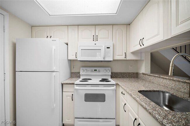 Building Photo - 3291 Prince Edward Island Cir