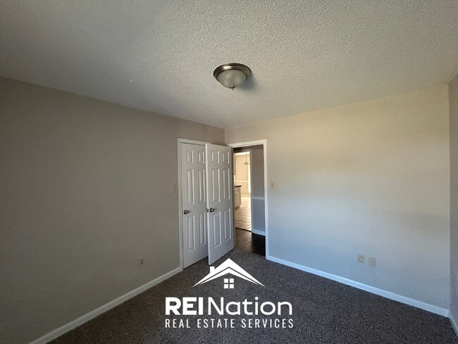 Building Photo - HORN LAKE STUNNER! 3BR/2BA | Vaulted Ceilings & Fireplace | Covered Patio & Garage!